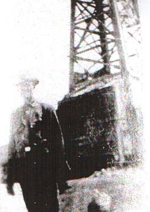 Picture of Paul P. Steed with Oil Derrick